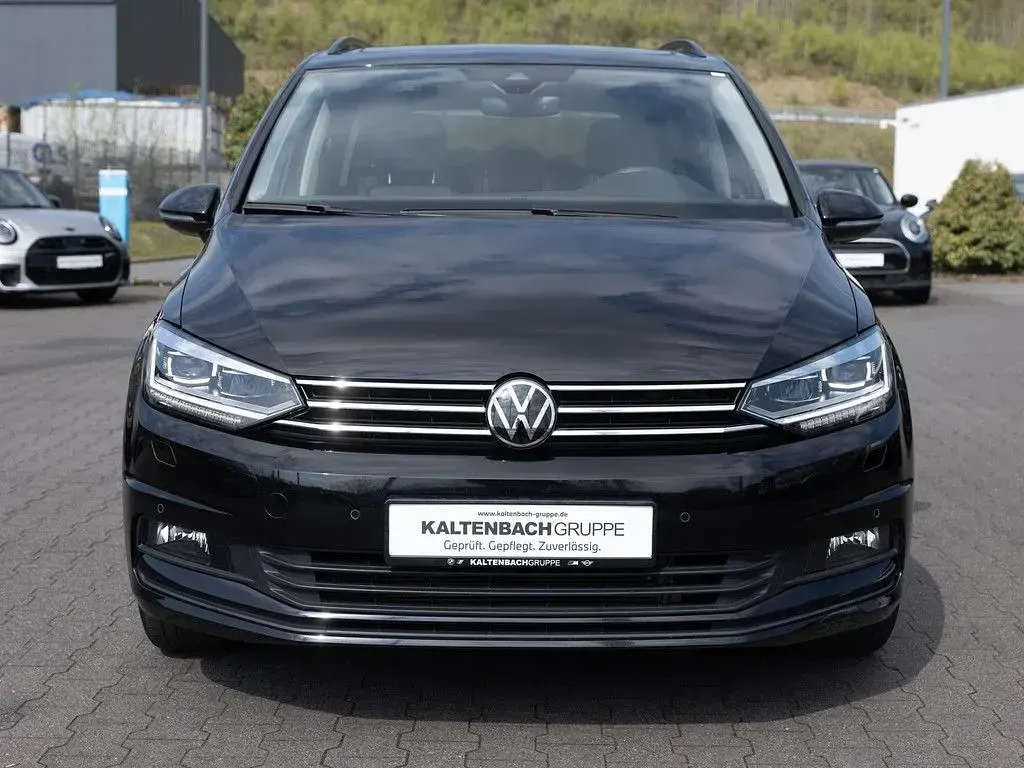 Gebraucht VW Touran Comfortline 150 PS (110 kW) 2024 Schwarz Van / Kleinbus