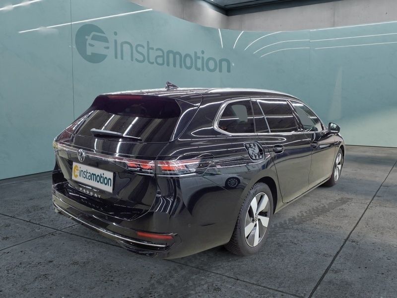 Gebraucht VW Passat R 150 PS (110 kW) 2024 Schwarz Kombi