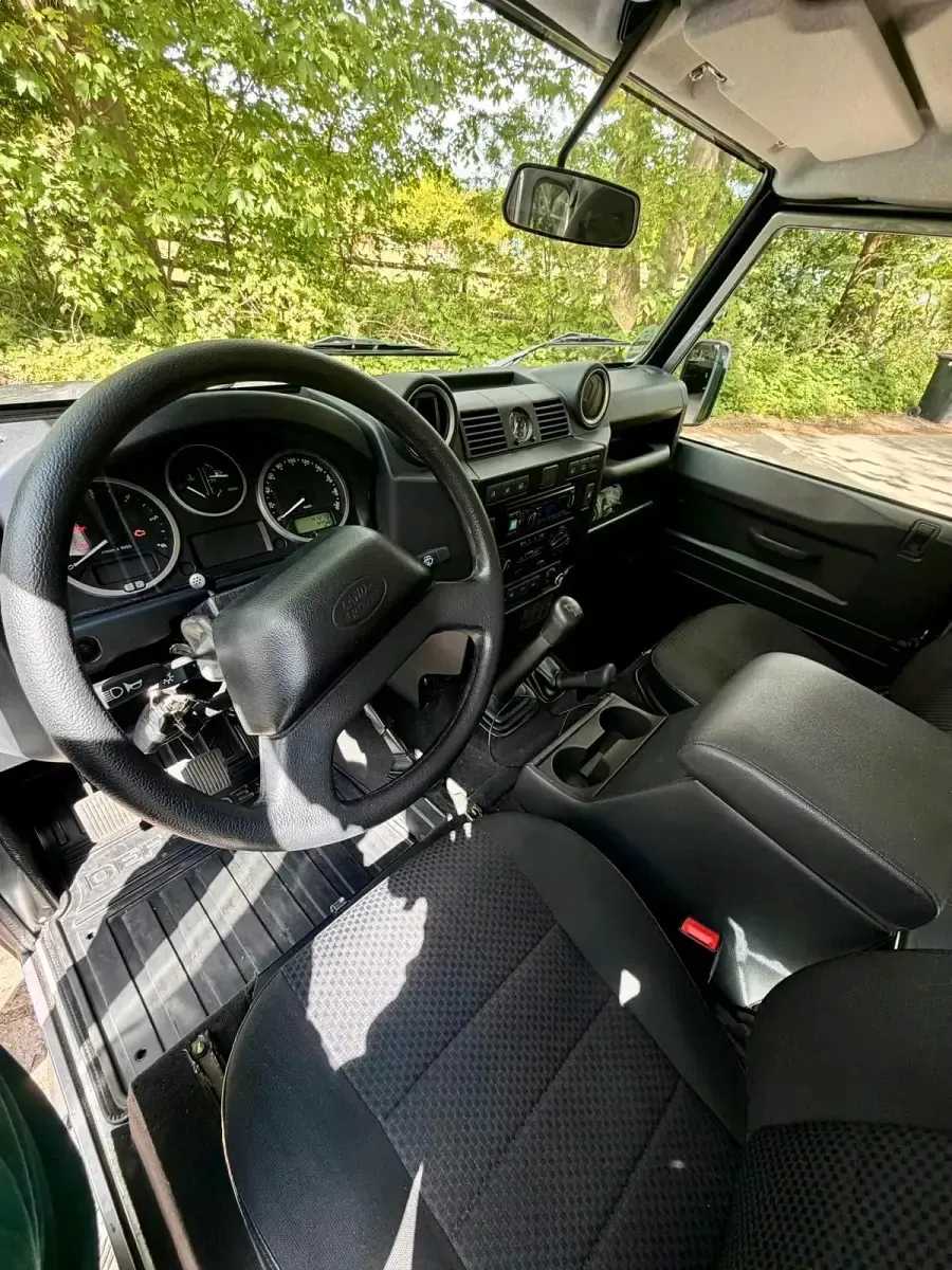 Gebraucht Land Rover Defender 122 PS (89 kW) 2013 Grau SUV