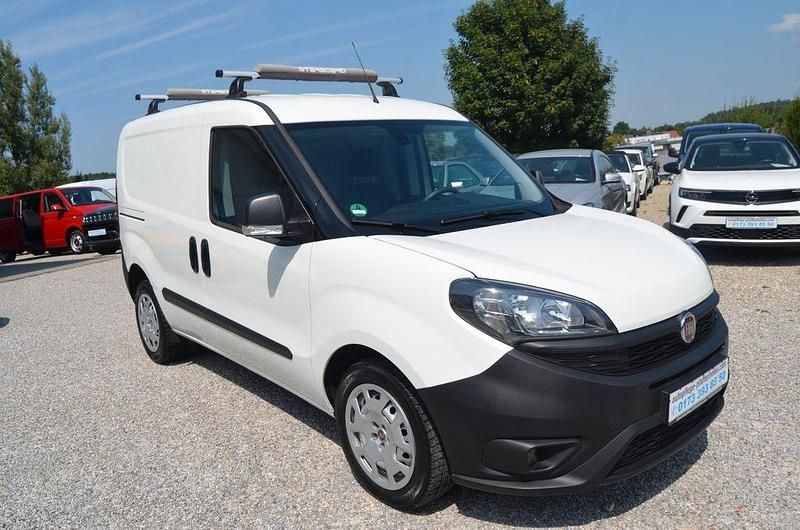 Weiß Gebraucht 2022 Fiat Doblò Van / Kleinbus | 15.500 € (Guter Preis) - Bild 1/4