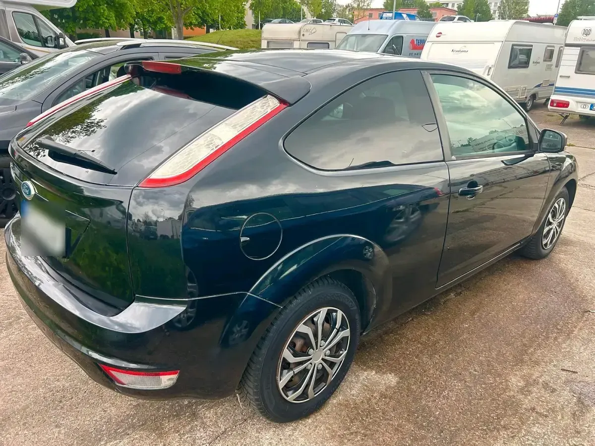 Brugt Ford Focus 101 HK (74 kW) 2010 Sort Hatchback