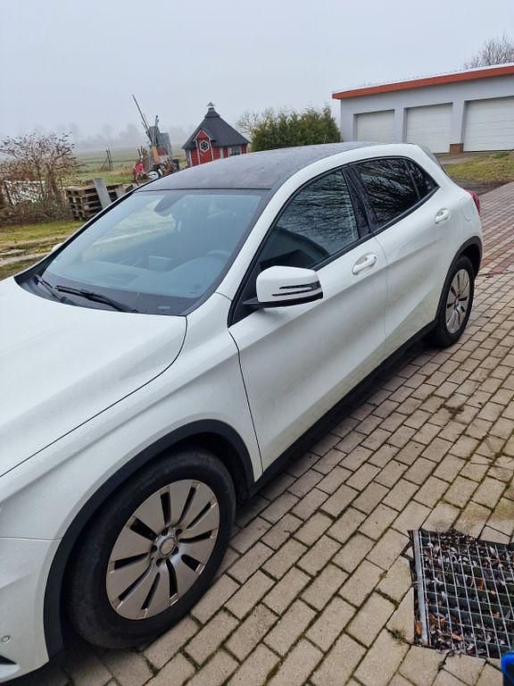 Gebraucht Mercedes GLA200 136 PS (100 kW) 2014 Weiß SUV