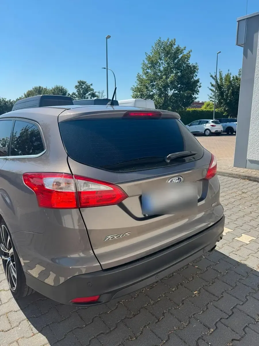 Gebraucht Ford Focus Titanium 182 PS (133 kW) 2012 Grau Kombi