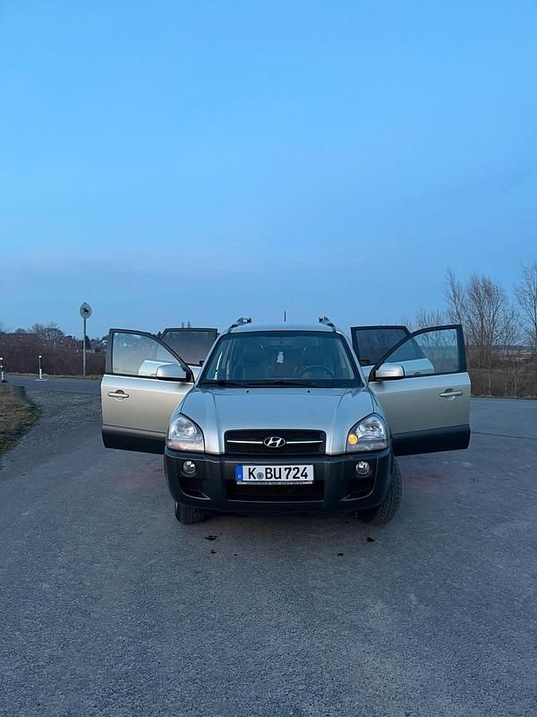 Grau Gebraucht 2007 Hyundai Tucson SUV | 2.500 € (Guter Preis) - Bild 1/4