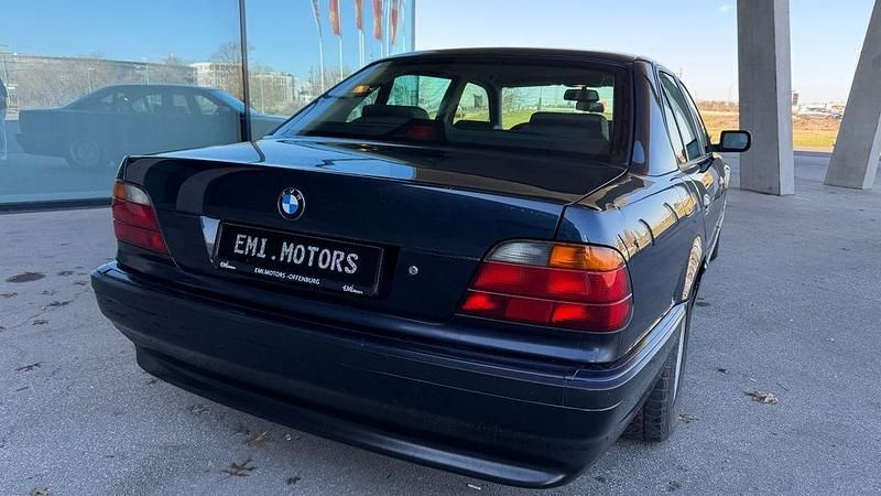 Gebraucht BMW 750L 326 PS (239 kW) 1996 Blau Limousine