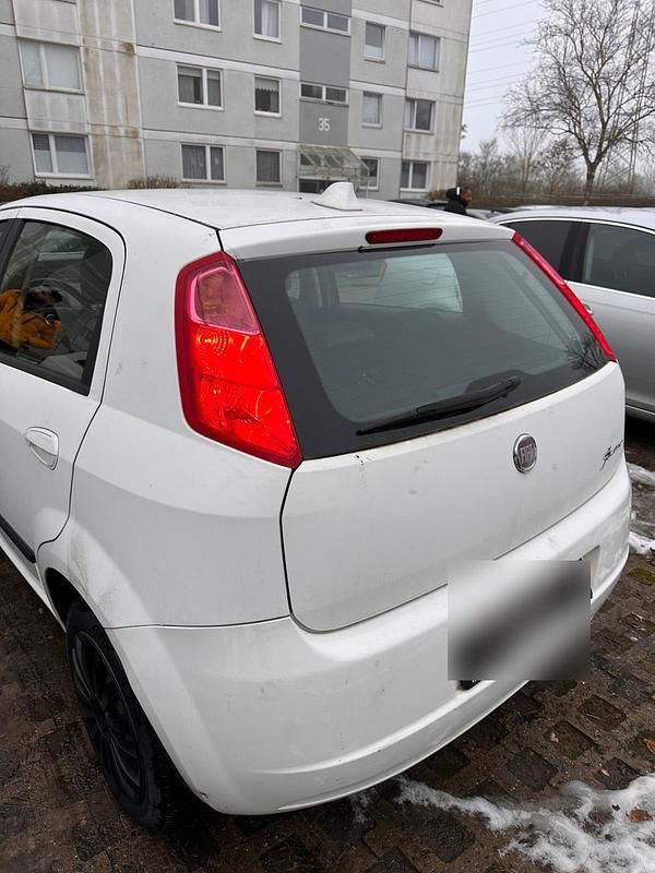 Gebraucht Fiat Punto 70 PS (51 kW) 2011 Weiß Kleinwagen