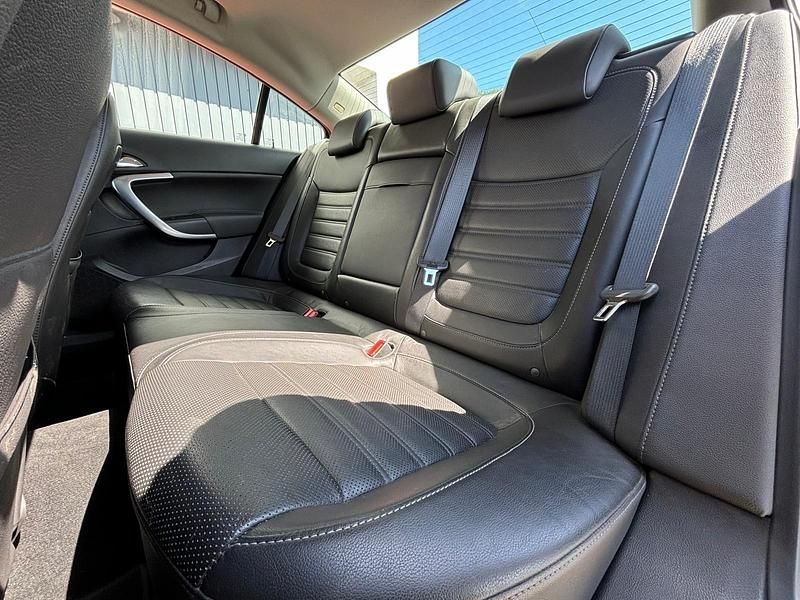 Gebraucht Opel Insignia 220 PS (161 kW) 2008 Schwarz Limousine