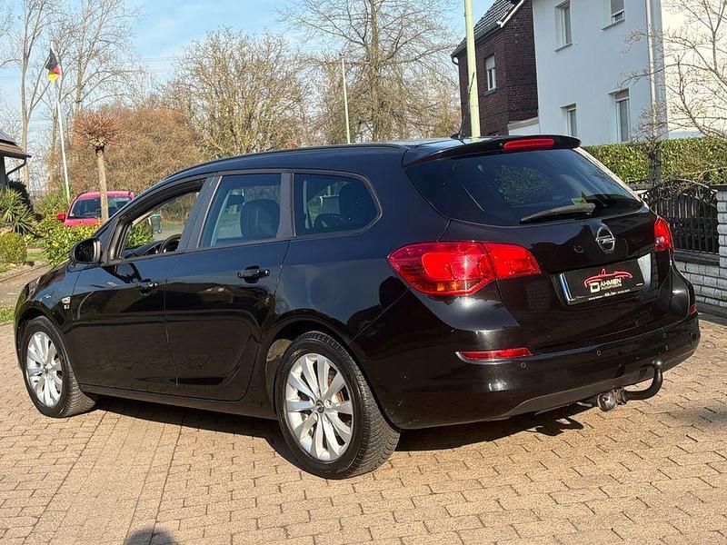Gebraucht Opel Astra 125 PS (91 kW) 2012 Karbonschw graphitschw midnigh Kombi