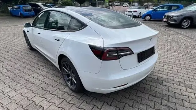 Gebraucht Tesla Model 3 324 kW (441 PS) 2022 Weiß metallic Limousine