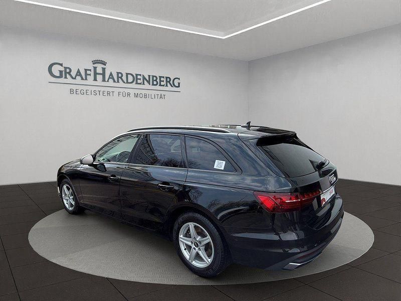 Gebraucht Audi A4 Business 163 PS (119 kW) 2023 Mythosschwarz metallic Kombi