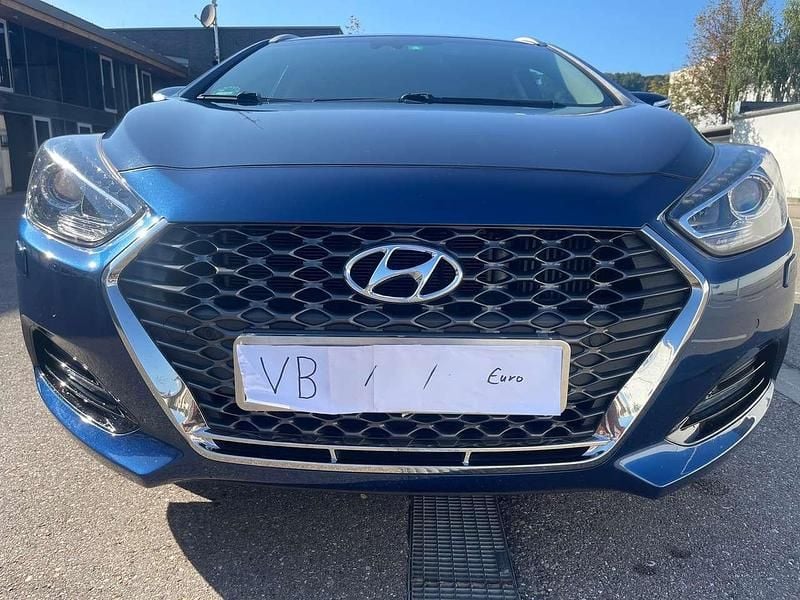 Blau Gebraucht 2019 Hyundai i40 Space Kombi | 13.700 € (Fairer Preis) - Bild 1/4