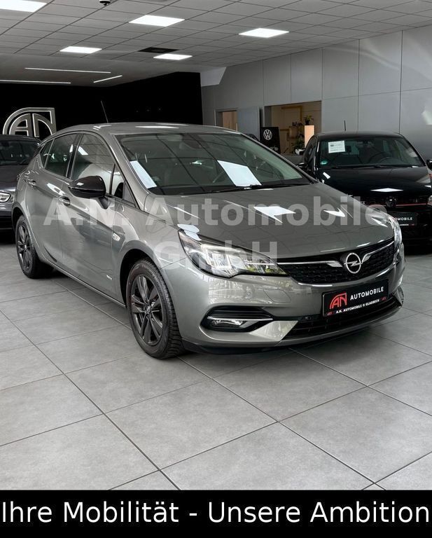 Grau Gebraucht 2021 Opel Astra Design & Tech Limousine | 13.900 € (Superpreis) - Bild 1/4