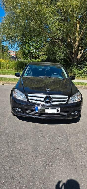 Schwarz Gebraucht 2010 Mercedes C180 Limousine | 8.900 € (Fairer Preis) - Bild 1/4
