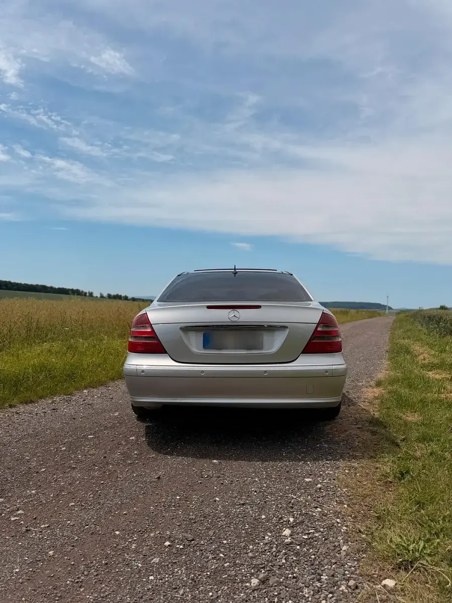 Gebraucht Mercedes E500 306 PS (225 kW) 2003 Silber Limousine