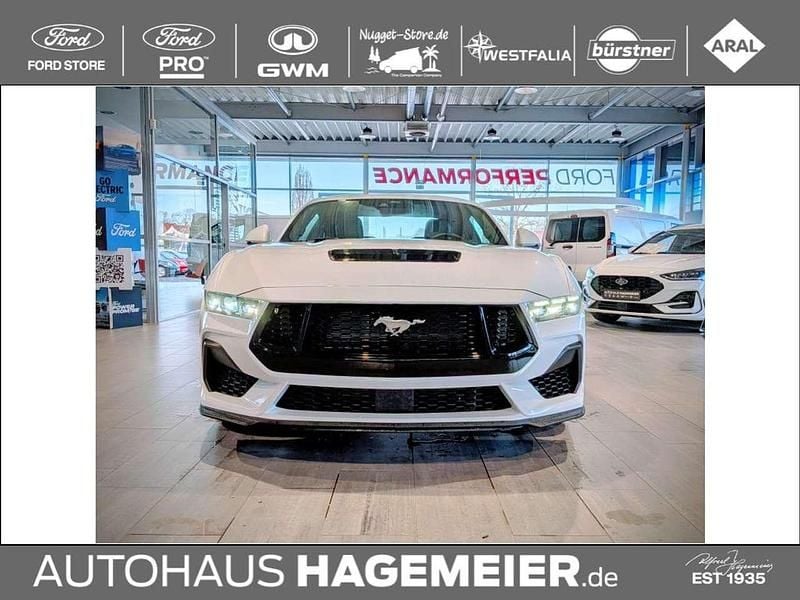 Neu Ford Mustang GT Fastback 446 PS (328 kW) 2025 Oxford white Coupé