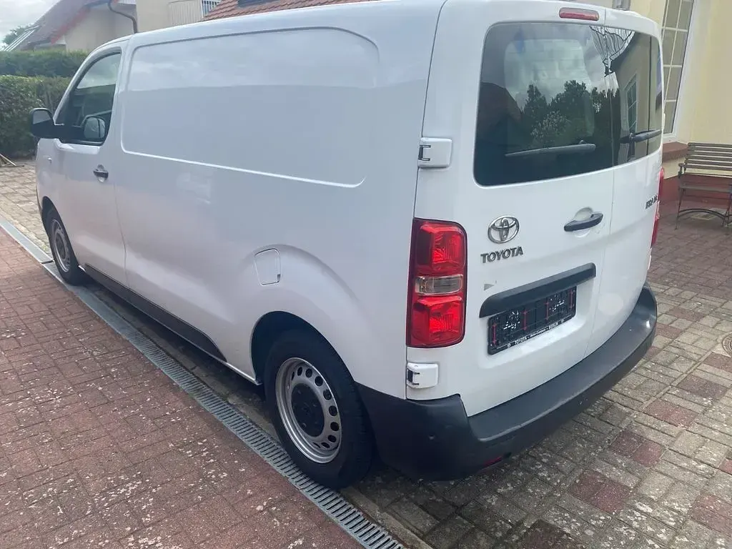 Gebraucht Toyota Proace 120 PS (88 kW) 2019 Weiß Van / Kleinbus