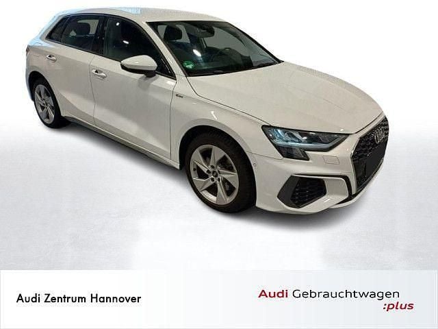Weiß Gebraucht 2022 Audi A3 Sportback e-tron S-Line Limousine | 25.990 € (Guter Preis) - Bild 1/4