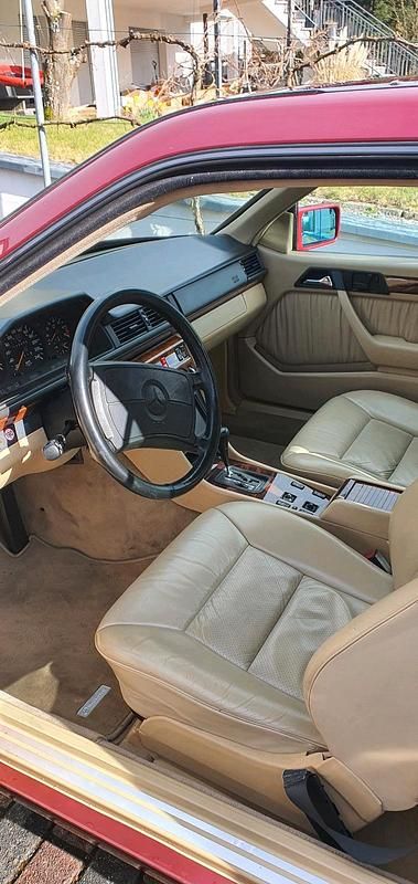 Gebraucht Mercedes E300 179 PS (131 kW) 1990 Rot Coupé