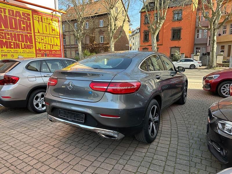 Gebraucht Mercedes GLC250 211 PS (155 kW) 2017 Selenitgrau (metallic) Coupé