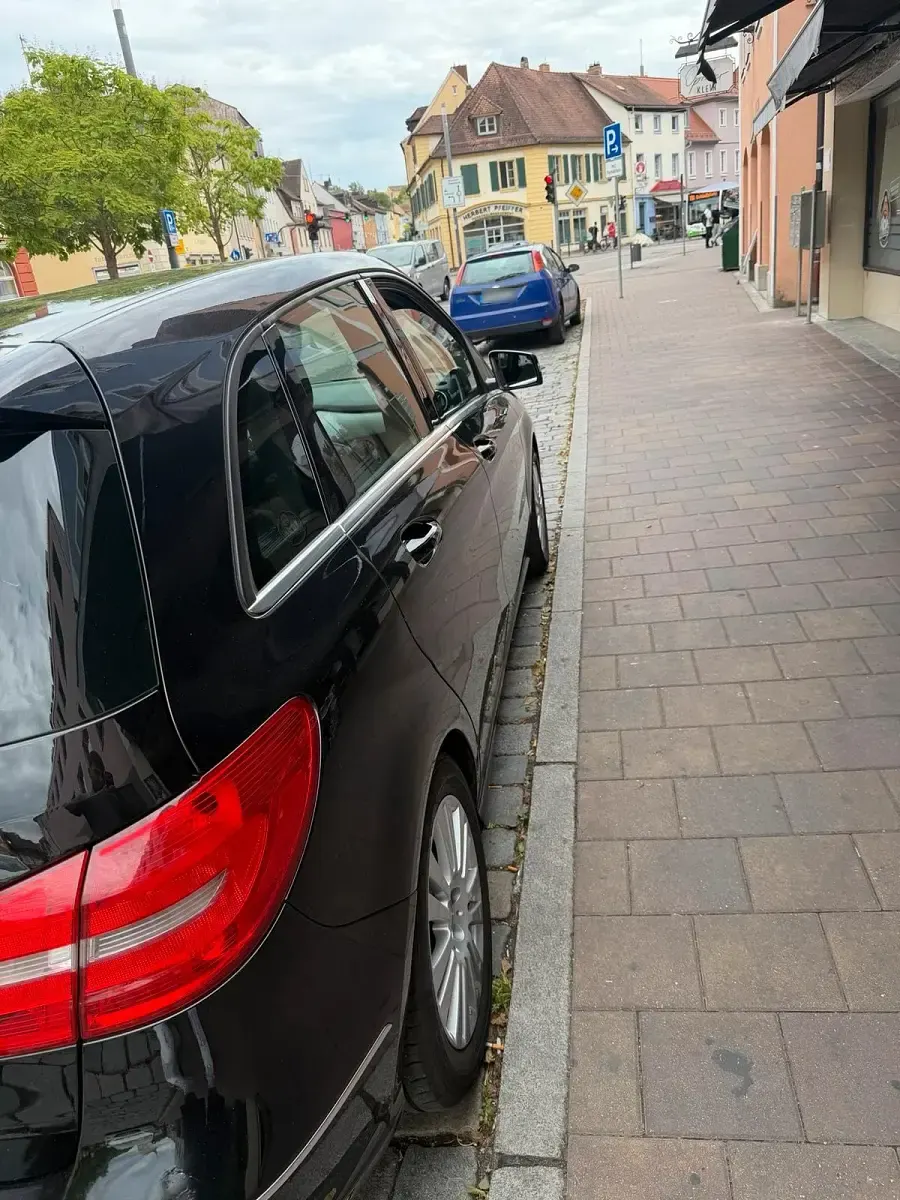Gebraucht Mercedes B180 107 PS (78 kW) 2014 Schwarz Kleinwagen