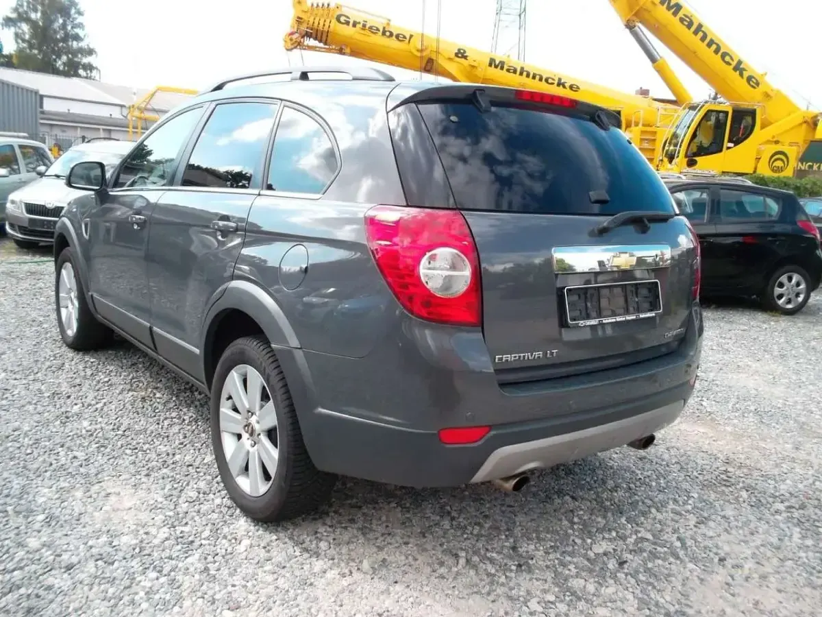 Używany Chevrolet Captiva LT 150 KM (110 kW) 2010 Szary SUV