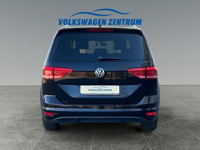 Gebraucht VW Touran Comfortline 110 PS (80 kW) 2016 Schwarz Van / Kleinbus