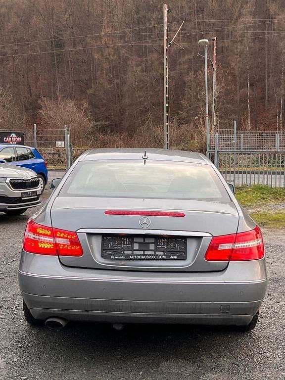 Gebraucht Mercedes E250 204 PS (150 kW) 2009 Schwarz Coupé