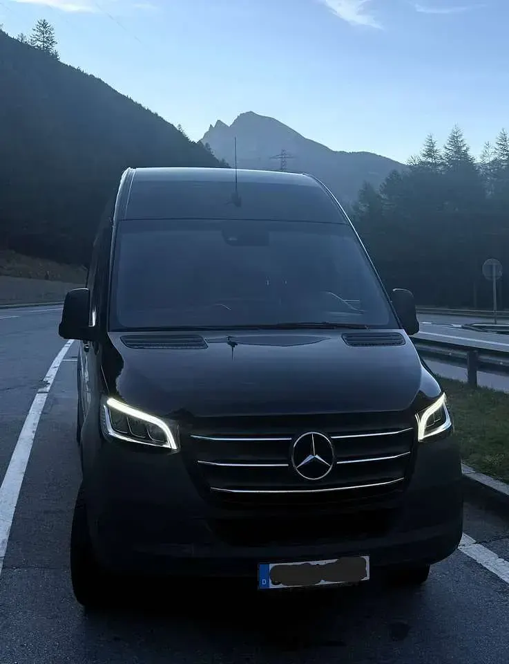 Gebraucht Mercedes Sprinter 170 PS (125 kW) 2023 Schwarz Van