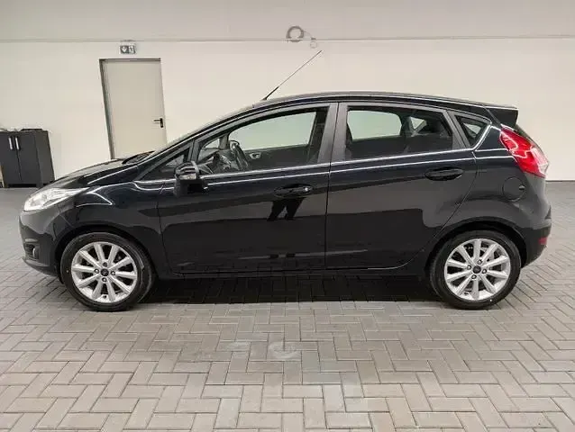 Gebraucht Ford Fiesta Titanium 101 PS (74 kW) 2016 Pantherschwarzmet. Kleinwagen