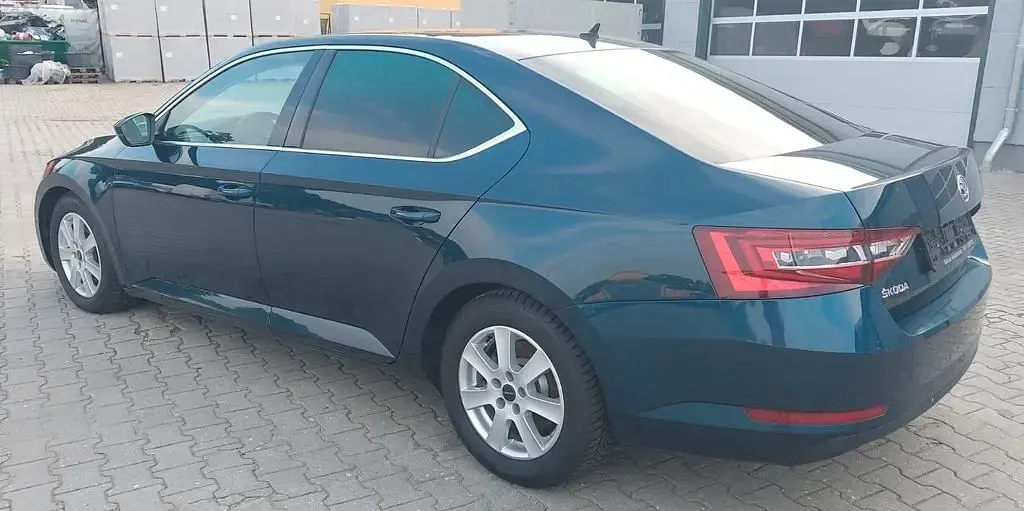Gebraucht Skoda Superb Active 150 PS (110 kW) 2015 Blau Limousine