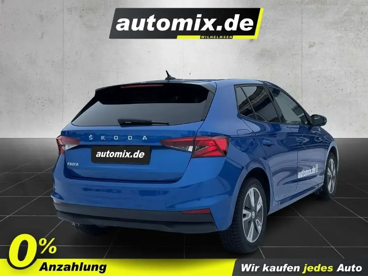 Gebraucht Skoda Fabia Ambition 110 PS (80 kW) 2022 Race blau Limousine