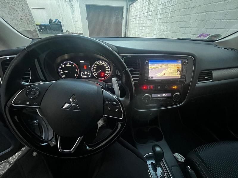 Gebraucht Mitsubishi Outlander 150 PS (110 kW) 2016 Grau SUV