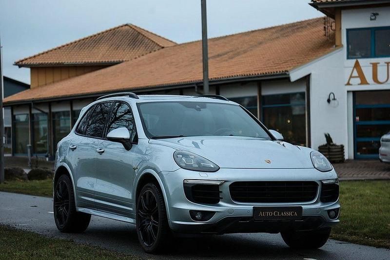 Silber Gebraucht 2016 Porsche Cayenne S E-Hybrid SUV | 38.500 € - Bild 1/4