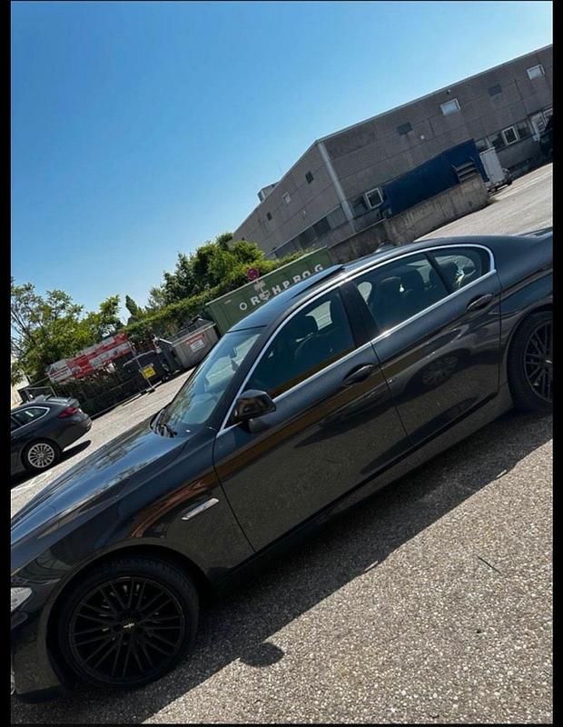 Gebraucht BMW 523 204 PS (150 kW) 2011 Grau Limousine