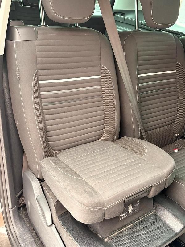 Second-hand VW Sharan Cup 200 CP (147 kW) 2015 Maro Monovolum