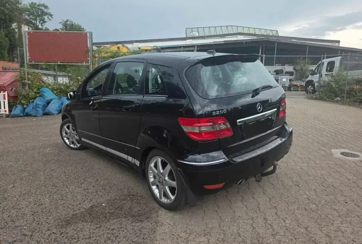 Gebraucht Mercedes B200 140 PS (102 kW) 2009 Schwarz Van / Kleinbus