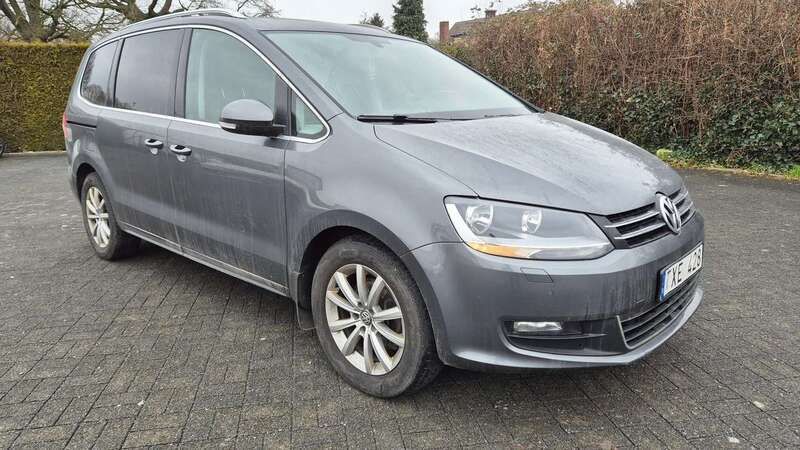 Grau Gebraucht 2012 VW Sharan Highline Van / Kleinbus | 4.300 € - Bild 1/4