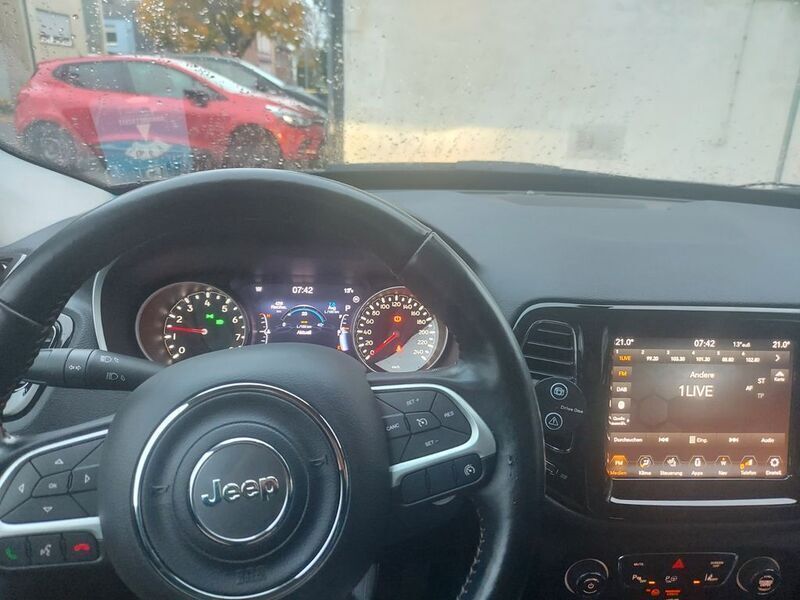 Grau Gebraucht 2021 Jeep Compass Limited SUV | 19.500 € (Guter Preis) - Bild 1/4