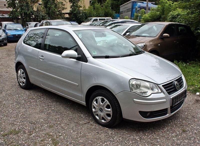 Silber Gebraucht 2006 VW Polo Comfortline Kleinwagen | 2.599 € (Fairer Preis) - Bild 1/4
