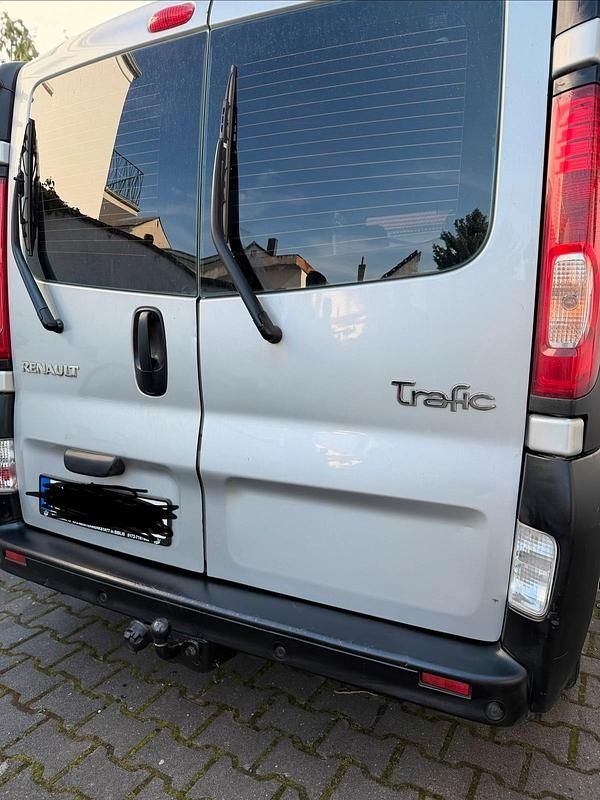 Gebraucht Renault Trafic 145 PS (106 kW) 2008 Silber Van / Kleinbus