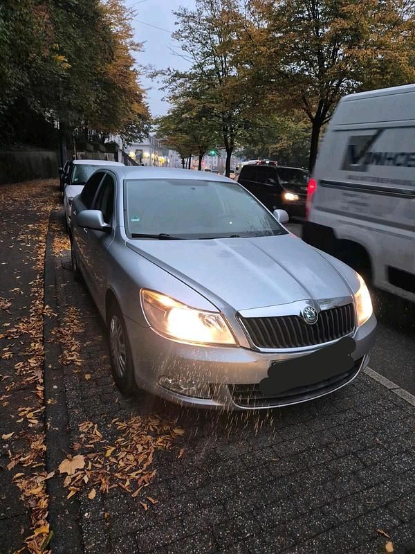 Silber Gebraucht 2010 Skoda Octavia Limousine | 3.000 € (Guter Preis) - Bild 1/4