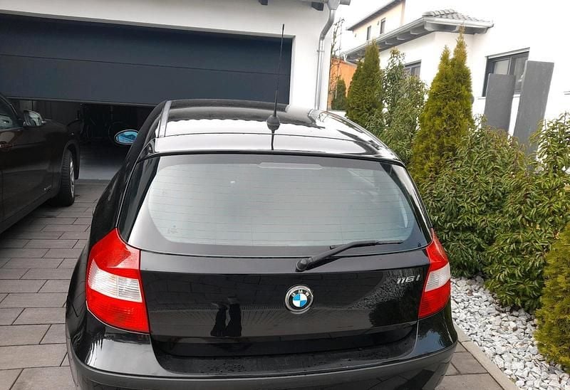 Gebraucht BMW 116 116 PS (85 kW) 2005 Schwarz Kleinwagen