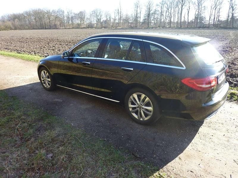 Gebraucht Mercedes C220 Avantgarde 170 PS (125 kW) 2018 Schwarz Kombi