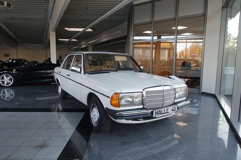 Weiß Gebraucht 1985 Mercedes 200 Limousine | 13.500 € - Bild 1/4