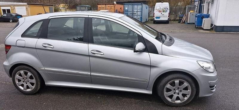 Gebraucht Mercedes B200 136 PS (100 kW) 2011 Silber Van / Kleinbus