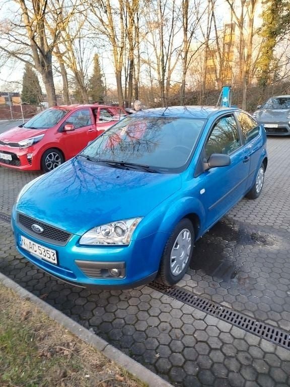 Gebraucht Ford Focus Trend 101 PS (74 kW) 2005 Blau Limousine