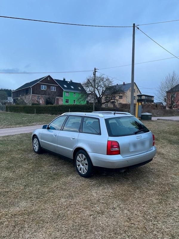 Gebraucht Audi A4 102 PS (75 kW) 2000 Silber Kombi