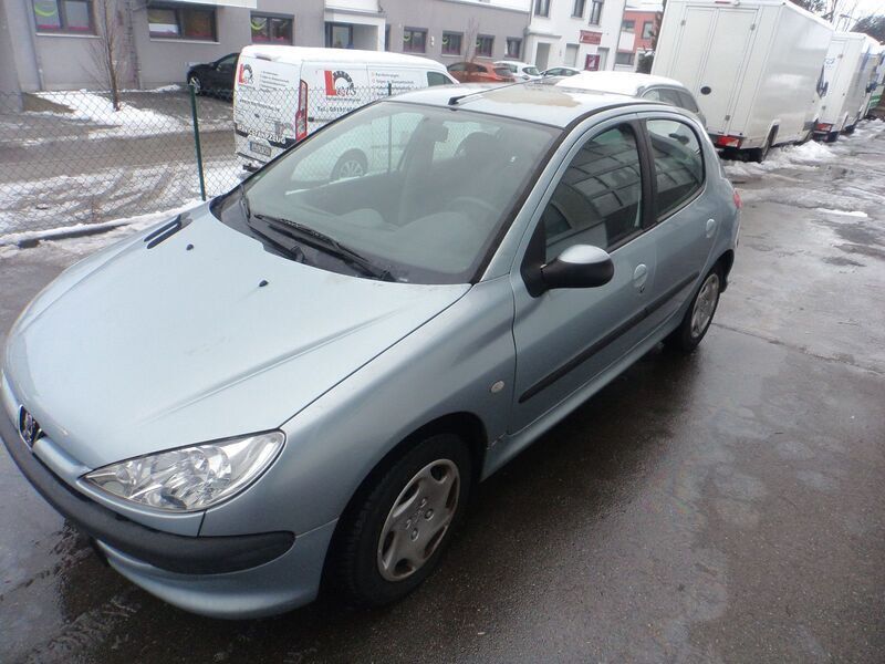 Grau Gebraucht 2004 Peugeot 206 Filou Limousine | 399 € (Superpreis) - Bild 1/4