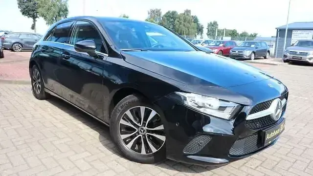 Gebraucht Mercedes A180 136 PS (100 kW) 2022 Schwarz Limousine