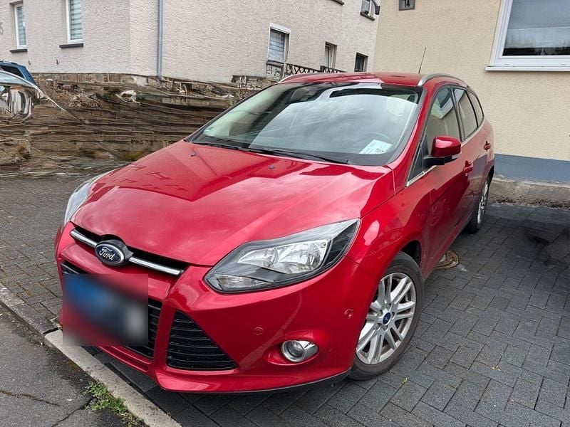 Gebraucht Ford Focus Titanium 125 PS (91 kW) 2012 Rot Kombi